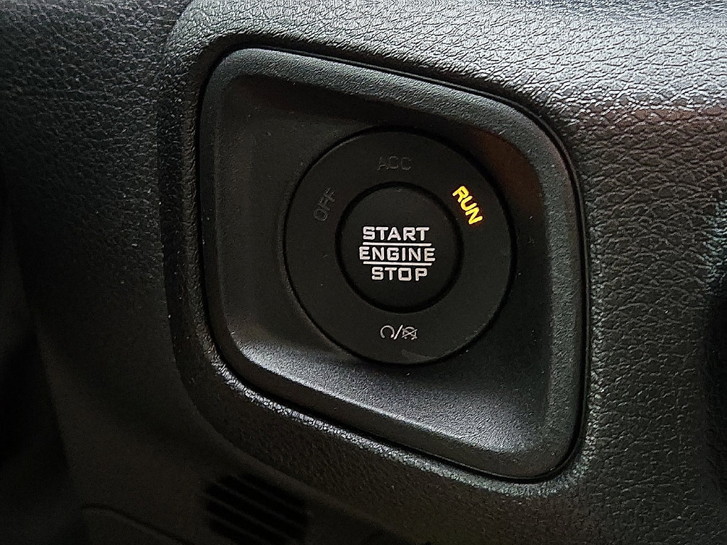 Used 2025 Jeep Gladiator Sport AWD/4WD image 16