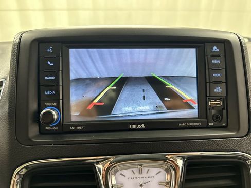 Used 2014 Chrysler Town & Country Touring FWD image 15