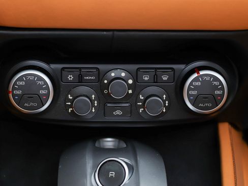 Used 2017 Ferrari California T RWD image 32