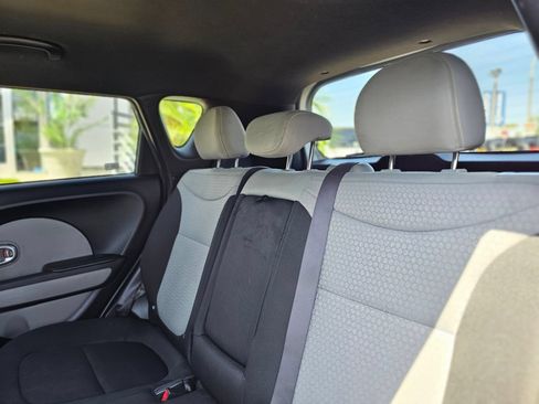 Used 2015 Kia Soul + FWD image 23