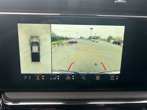 Used 2024 GMC Sierra 2500 AT4 w/ AT4 Premium Plus Package AWD/4WD image 18