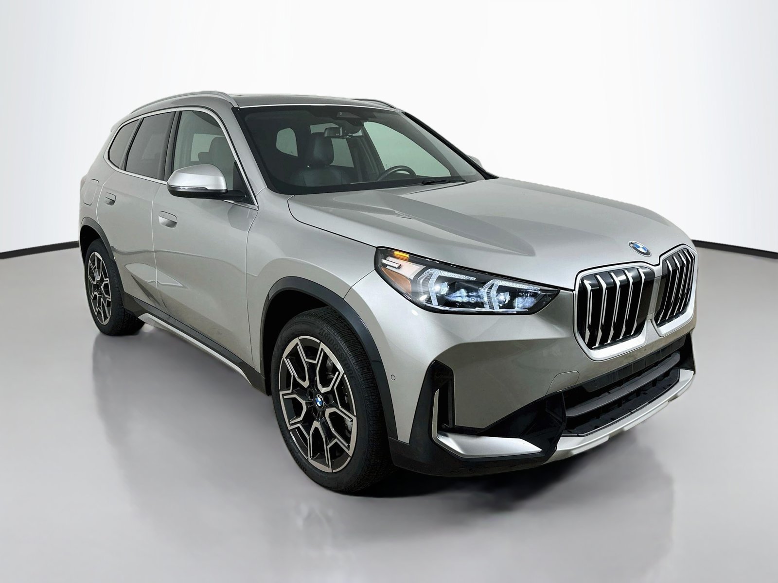 Used 2026 BMW X1 xDrive28i w/ Convenience Package AWD/4WD image 3