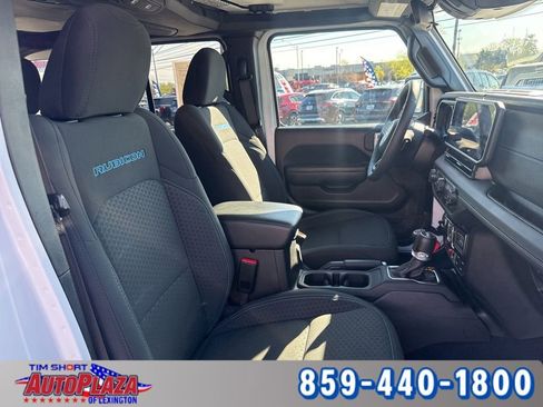 Used 2025 Jeep Wrangler Unlimited Rubicon 4xe w/ Convenience Group AWD/4WD image 27