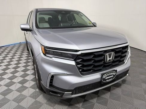 Used 2025 Honda Pilot EX-L image 6