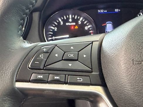 Used 2018 Nissan Rogue SV AWD/4WD image 23