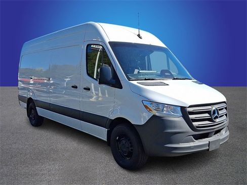 Used 2025 Mercedes-Benz Sprinter 2500 image 3