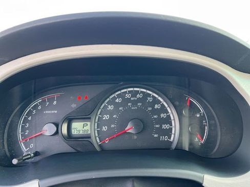 Used 2011 Toyota Sienna LE w/ Towing Pkg image 11