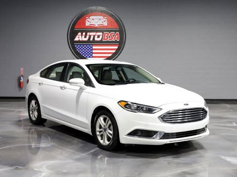Used 2018 Ford Fusion SE w/ Fusion SE Technology Package FWD image 1