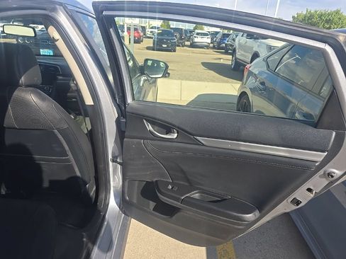 Used 2018 Honda Civic Touring image 14