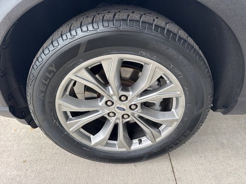 Certified 2023 Ford Explorer Limited w/ Limited Technology Package image 19