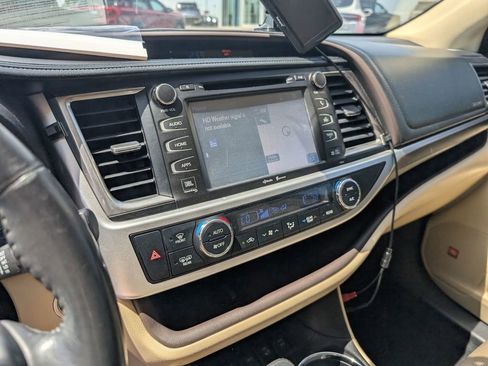 Used 2014 Toyota Highlander Limited AWD/4WD image 19