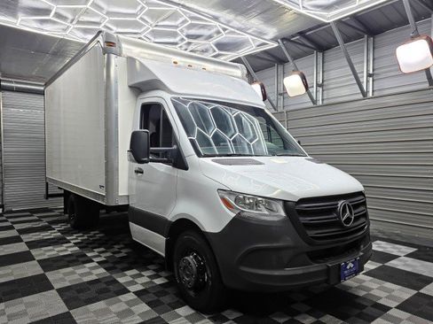 Used 2024 Mercedes-Benz Sprinter 4500 image 3