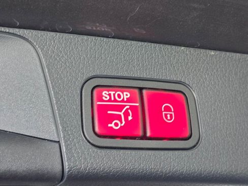 Used 2023 Mercedes-Benz GLB 250 4MATIC image 17