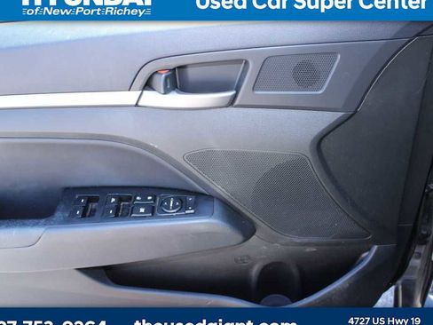 Used 2017 Hyundai Elantra Limited image 10