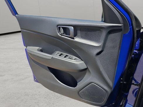 Used 2025 Hyundai Venue Limited FWD image 14