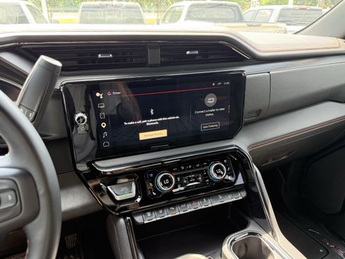 Used 2025 GMC Sierra 2500 AT4 AWD/4WD image 19