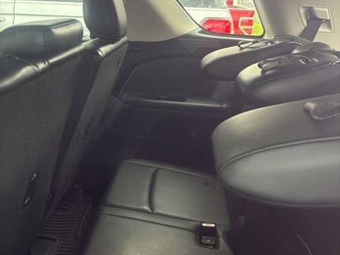 Used 2023 Nissan Pathfinder SL image 16