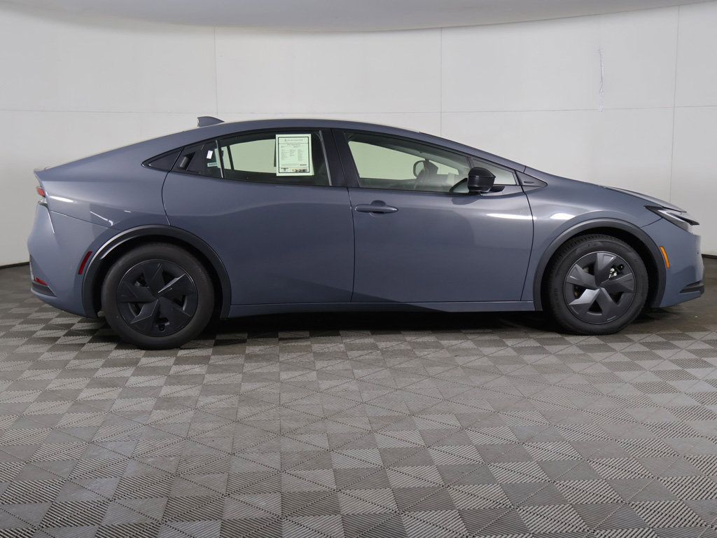 Used 2025 Toyota Prius LE FWD image 13