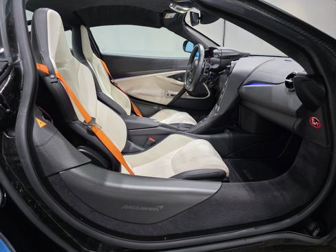 Used 2025 McLaren 750S image 16