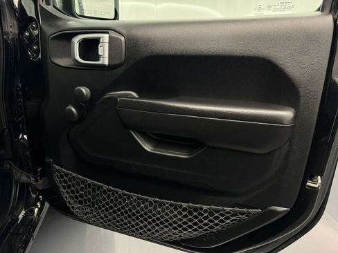 Used 2019 Jeep Wrangler Unlimited Sport image 23