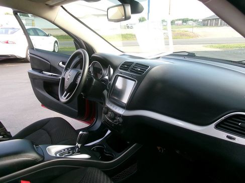Used 2019 Dodge Journey SE FWD image 24