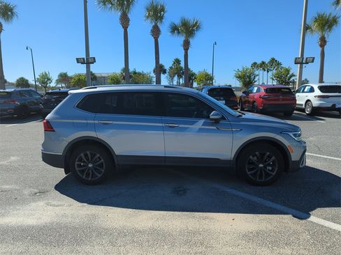 Used 2022 Volkswagen Tiguan SE image 3