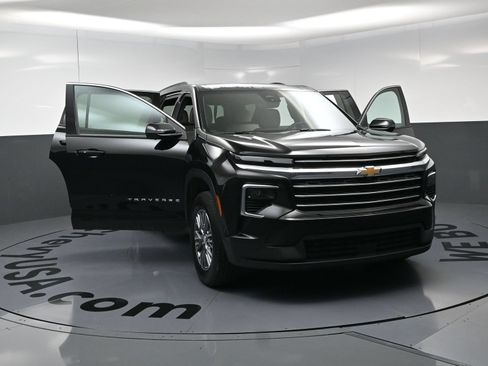 Used 2026 Chevrolet Traverse LT w/ Driver Confidence Package FWD image 23
