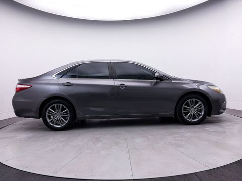 Used 2016 Toyota Camry SE image 30