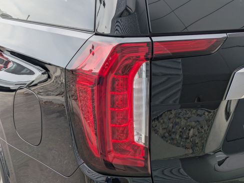 Used 2021 GMC Yukon XL Denali w/ Denali Ultimate Package image 13