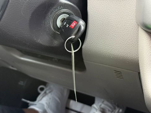 Used 2018 Toyota Highlander LE image 29