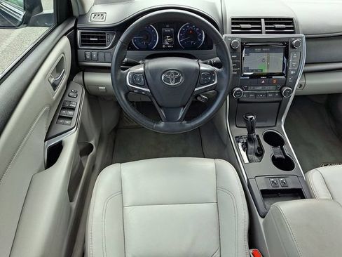 Used 2016 Toyota Camry XLE w/ Moonroof Package FWD image 11