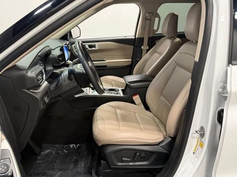 Used 2023 Ford Explorer XLT w/ Equipment Group 202A AWD/4WD image 14