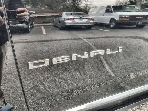 Used 2021 GMC Yukon Denali w/ Denali Premium Package image 33