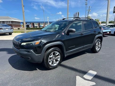 Used 2019 Jeep Cherokee Trailhawk image 3