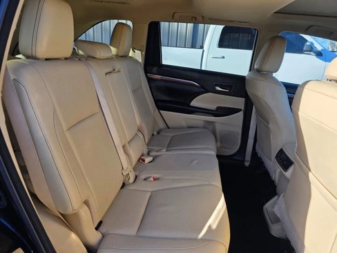 Used 2017 Toyota Highlander Limited image 13