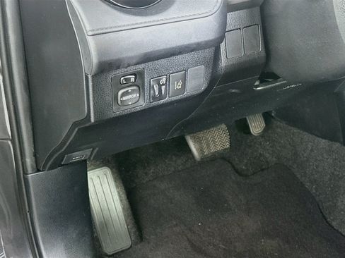 Used 2018 Toyota RAV4 LE FWD image 16