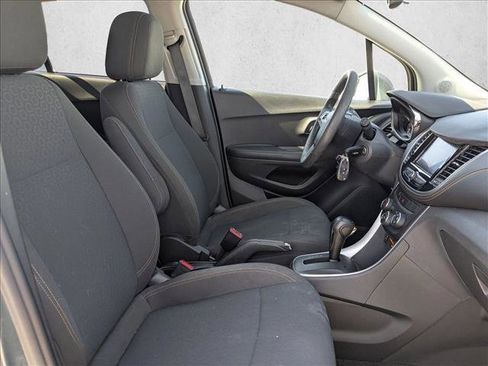 Used 2022 Chevrolet Trax LS w/ Tint and Cruise Package AWD/4WD image 17