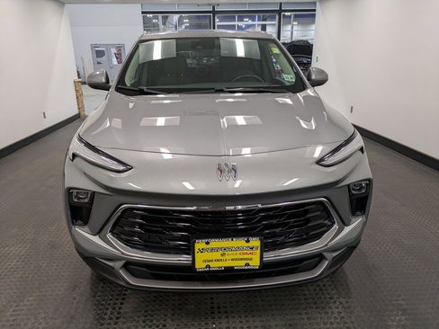 Used 2024 Buick Encore GX Preferred image 2