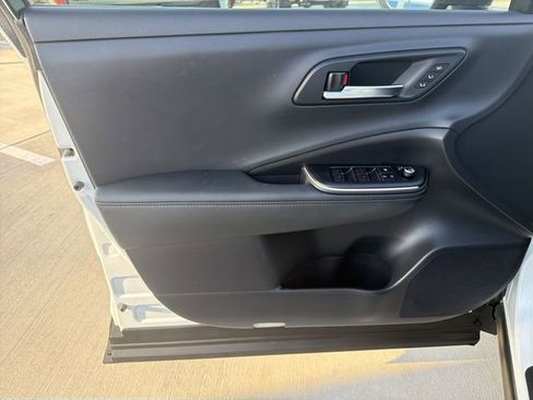 Certified 2023 Toyota Crown AWD/4WD image 9