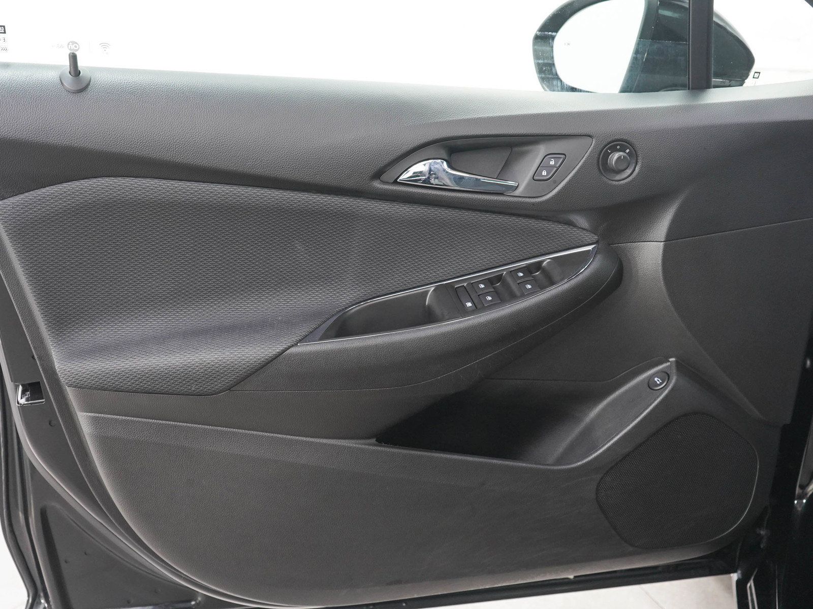 Used 2019 Chevrolet Cruze LT w/ Convenience Package FWD image 18