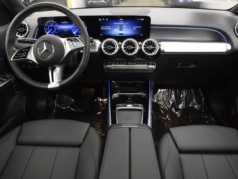 Used 2024 Mercedes-Benz EQB 250+ image 19