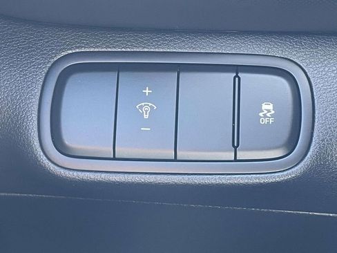 Used 2025 Hyundai Venue Limited image 23