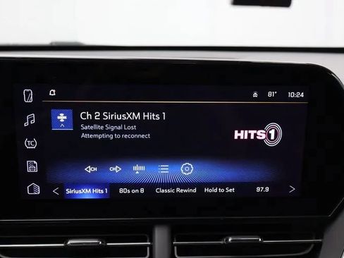 Used 2025 Chevrolet Trax LT FWD image 32