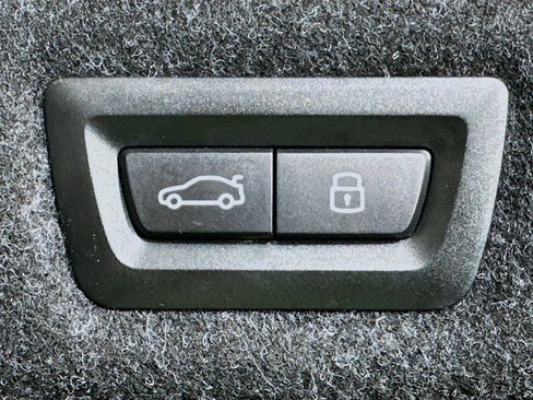 Used 2023 BMW 530i xDrive w/ Premium Package image 31