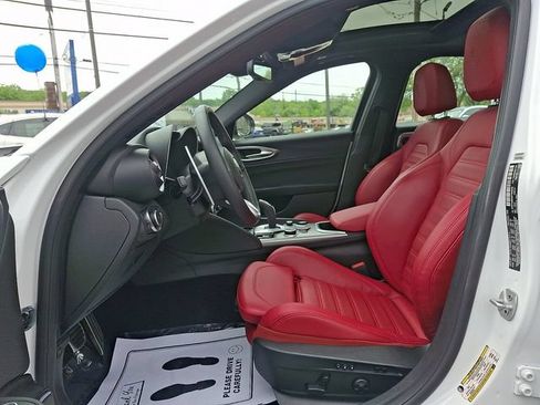 Used 2023 Alfa Romeo Giulia Veloce RWD image 13
