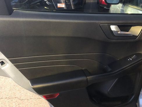 Used 2022 Ford Escape SEL image 9