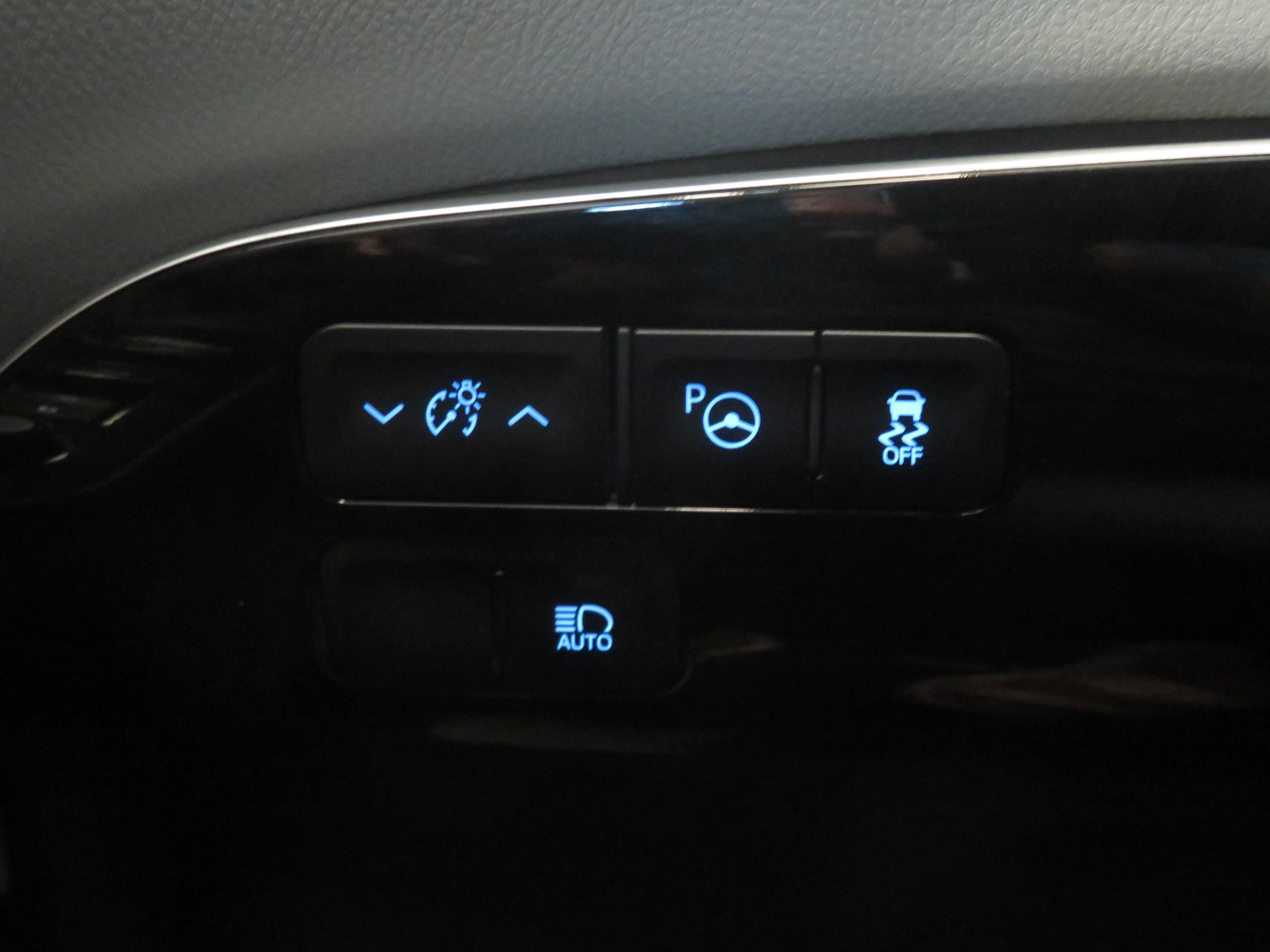 Used 2017 Toyota Prius Four Touring w/ Appearance Package FWD image 32