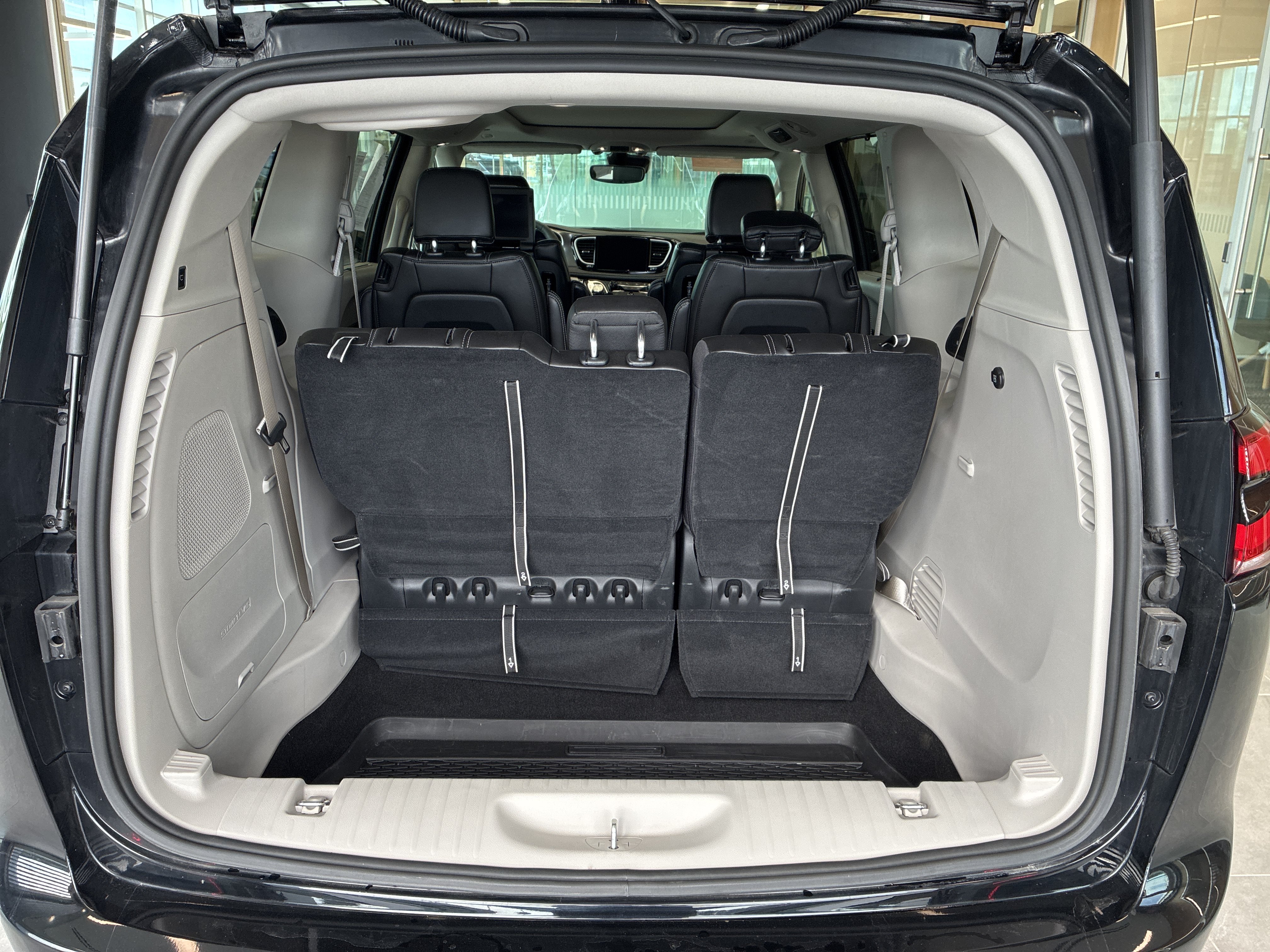 Certified 2024 Chrysler Pacifica Touring-L w/ Uconnect Theater Family Group AWD/4WD image 11