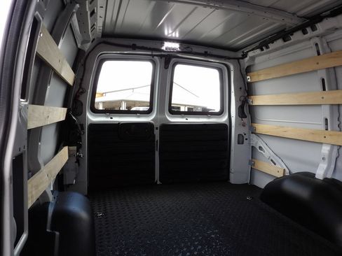 Used 2025 Chevrolet Express 2500 w/ Driver Convenience Package RWD image 30