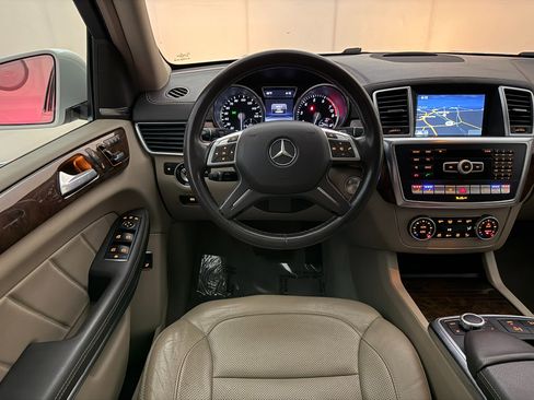 Used 2014 Mercedes-Benz GL 550 4MATIC image 32